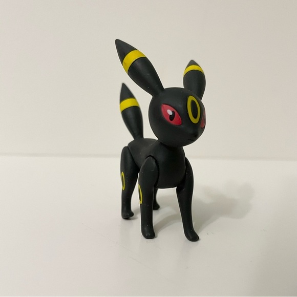 Pokemon Umbreon Poseable Battle Figures Umbreon 2.5” Tall Toy - Picture 2 of 10